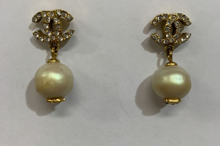 シャネルピアス